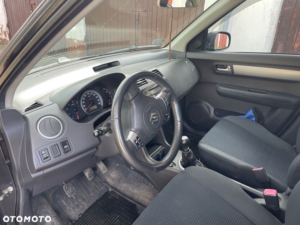 Suzuki Swift - 6