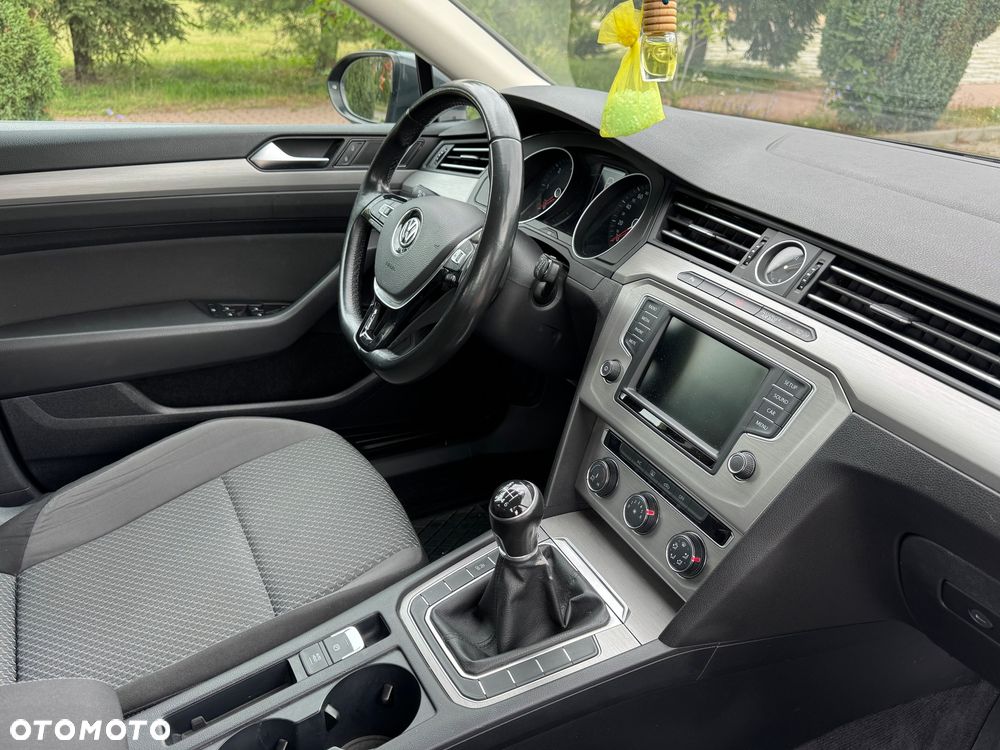 Volkswagen Passat 1.6 TDI BMT Trendline - 19