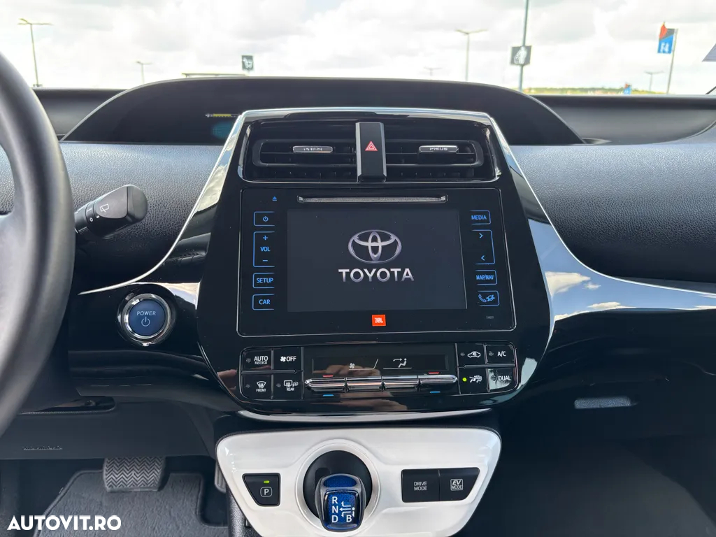 Toyota Prius Hybrid Executive - 18