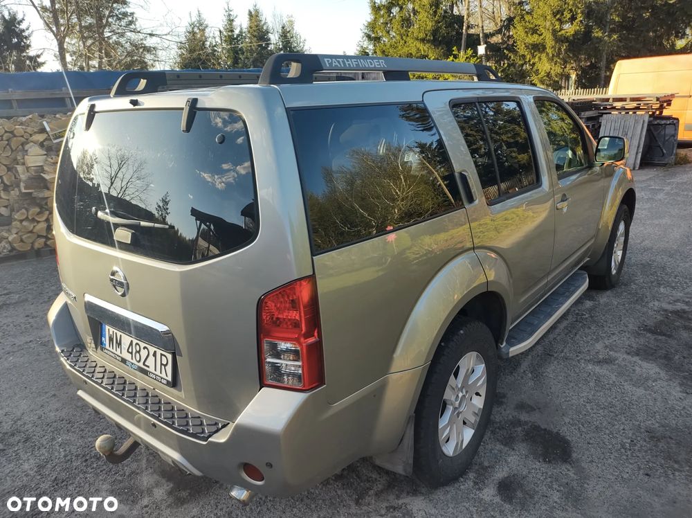 Nissan Pathfinder 2.5 D SE - 7