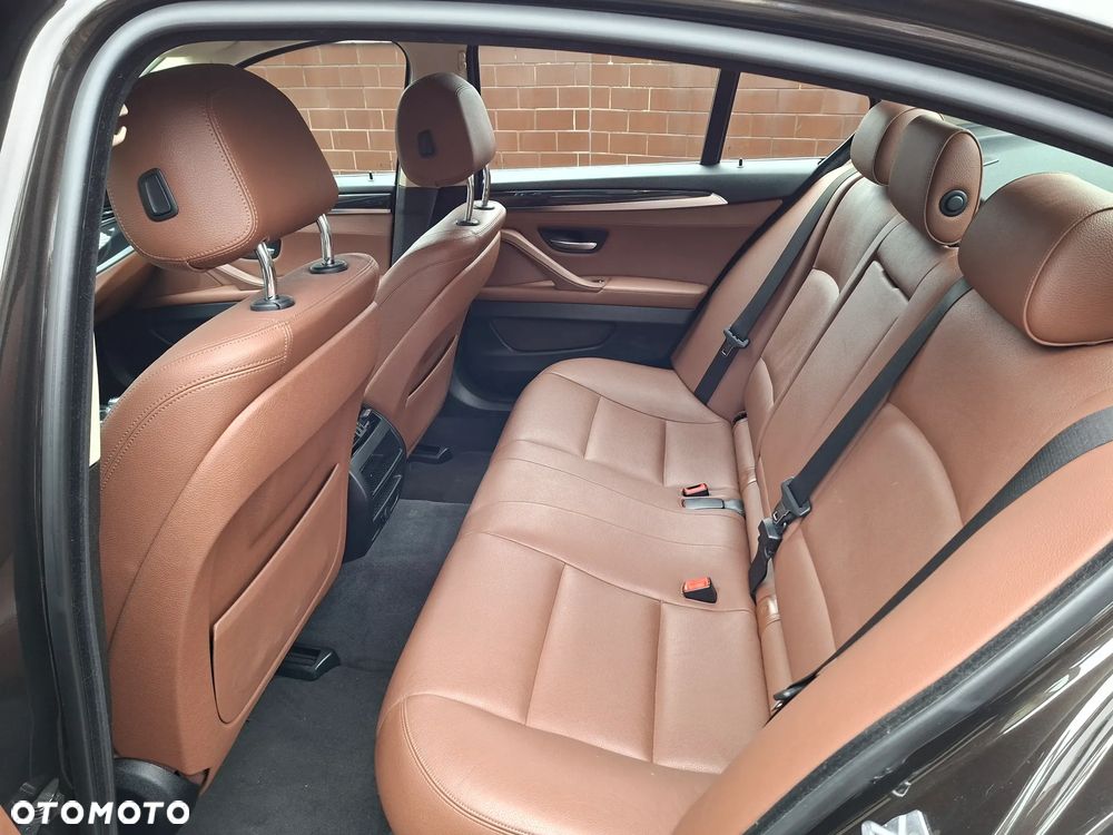 BMW Seria 5 518d - 11