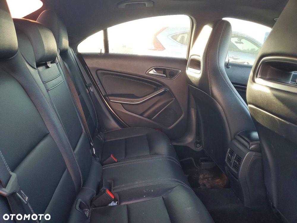 Mercedes-Benz CLA 250 4-Matic - 14
