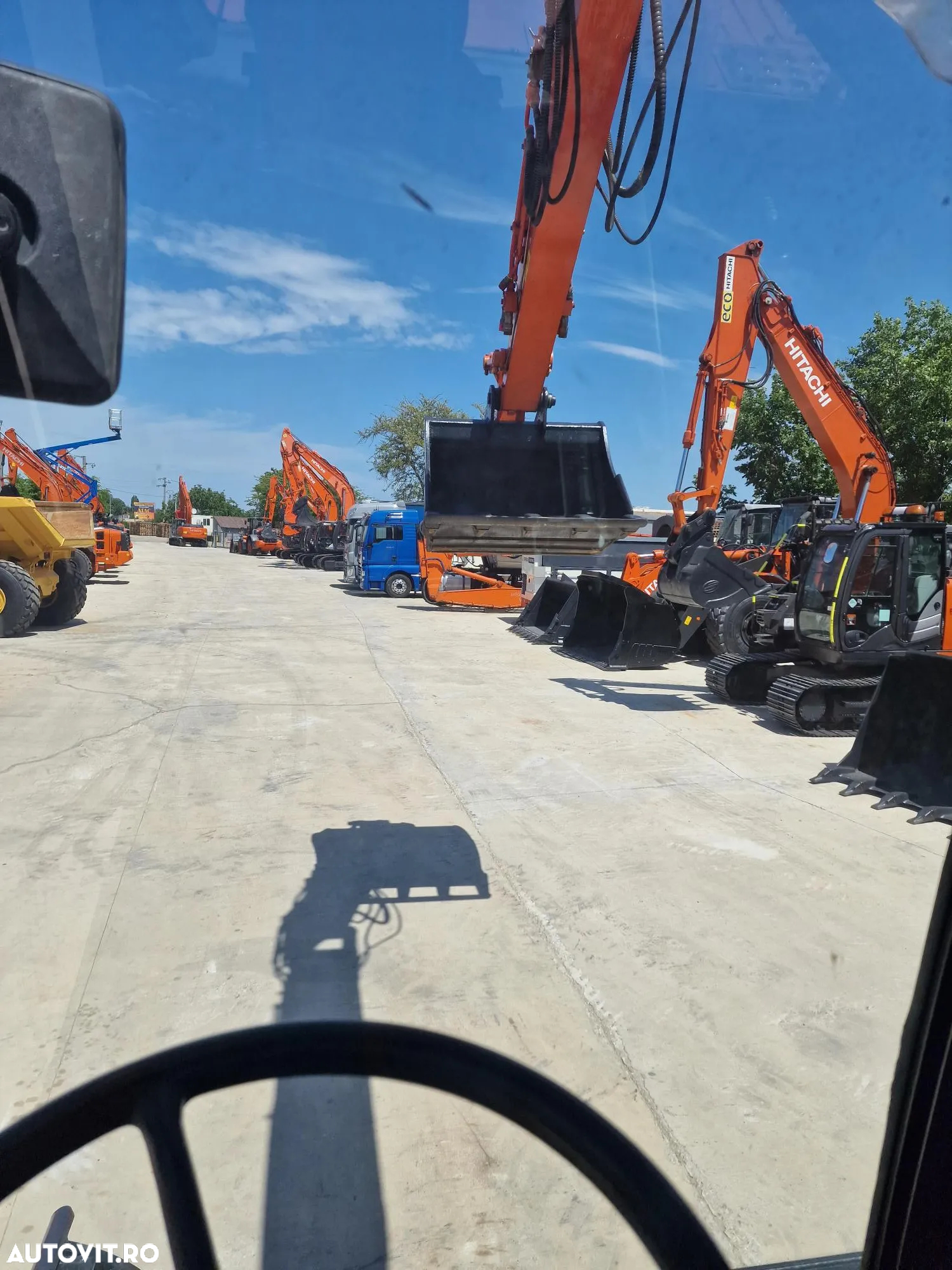 Hitachi PE ROTI, 16,5tone, 3 BRATE, 7.432h, CALE si lama nivelare, Inst picon, a doua instalatie hidr pe brate, AC, camera spate, cupa 1,2m, Ad sapare 6m, ridica  7t la 9m, hidraulica HITACHI, promotie 69.900 EUR+Tva-Posibilitate inchiriere. - 8