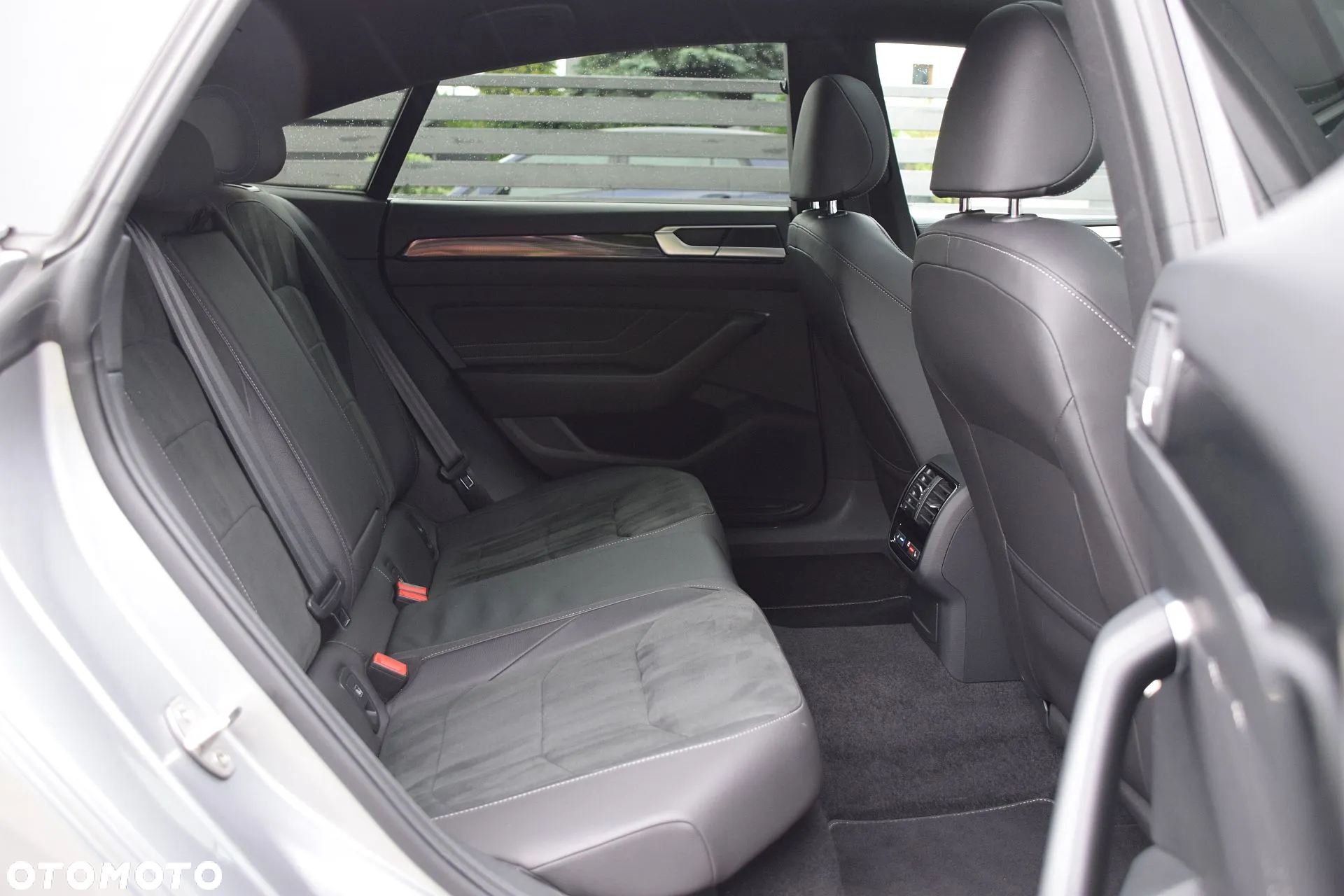 Volkswagen Arteon 2.0 TDI R-Line DSG - 31