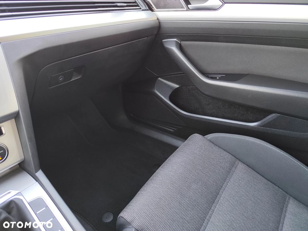Volkswagen Passat 2.0 TDI BMT Comfortline - 18