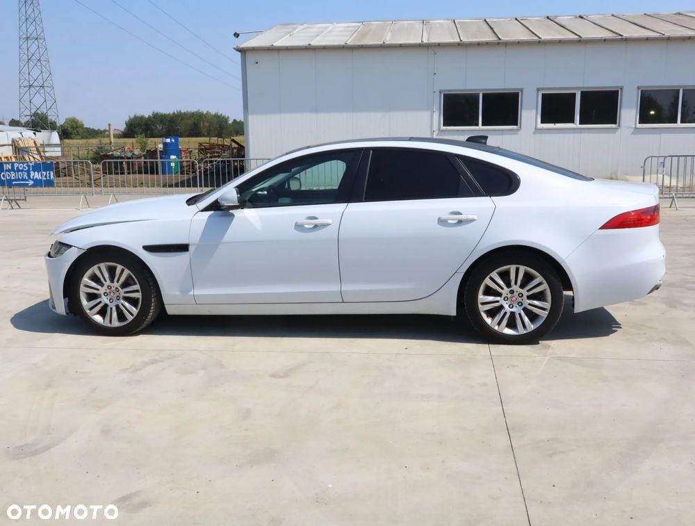 Jaguar XF 20d Prestige - 8