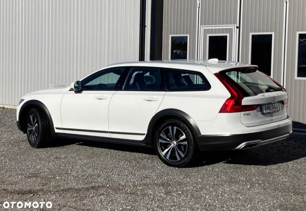 Volvo V90 Cross Country D4 AWD Pro - 32