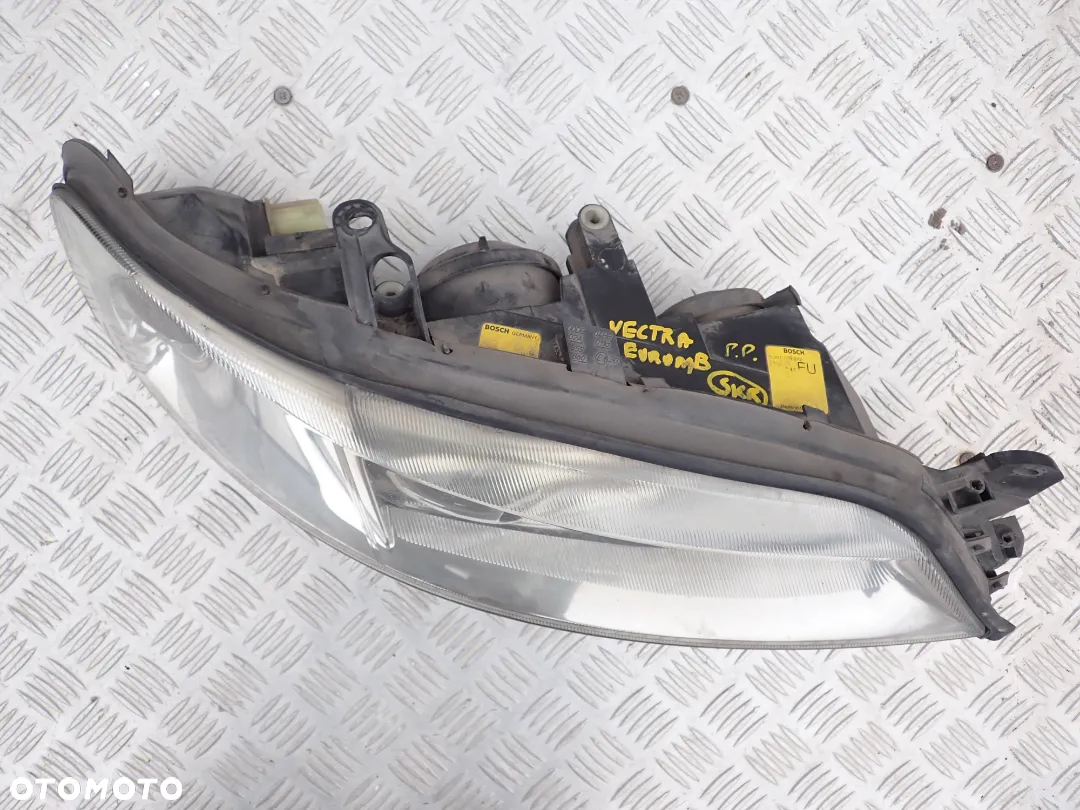 LAMPA PRAWY PRZÓD REFLEKTOR XENON OPEL VECTRA BRADOM - 2