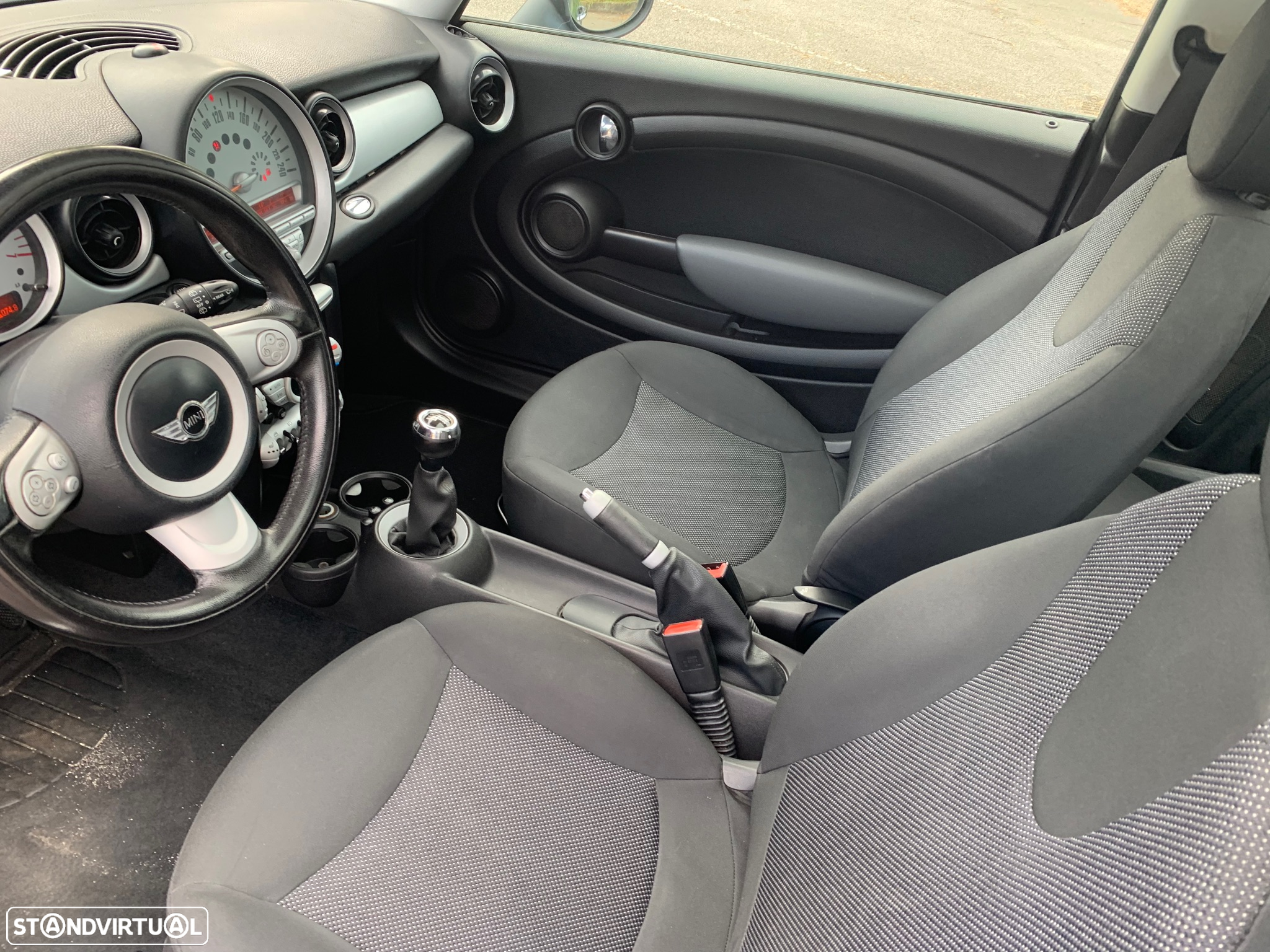 MINI 3 Portas Cooper D - 2