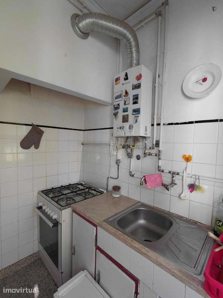 Quarto - localizado em Roma-Areeiro Lisbon - Grande imagem: 5/12