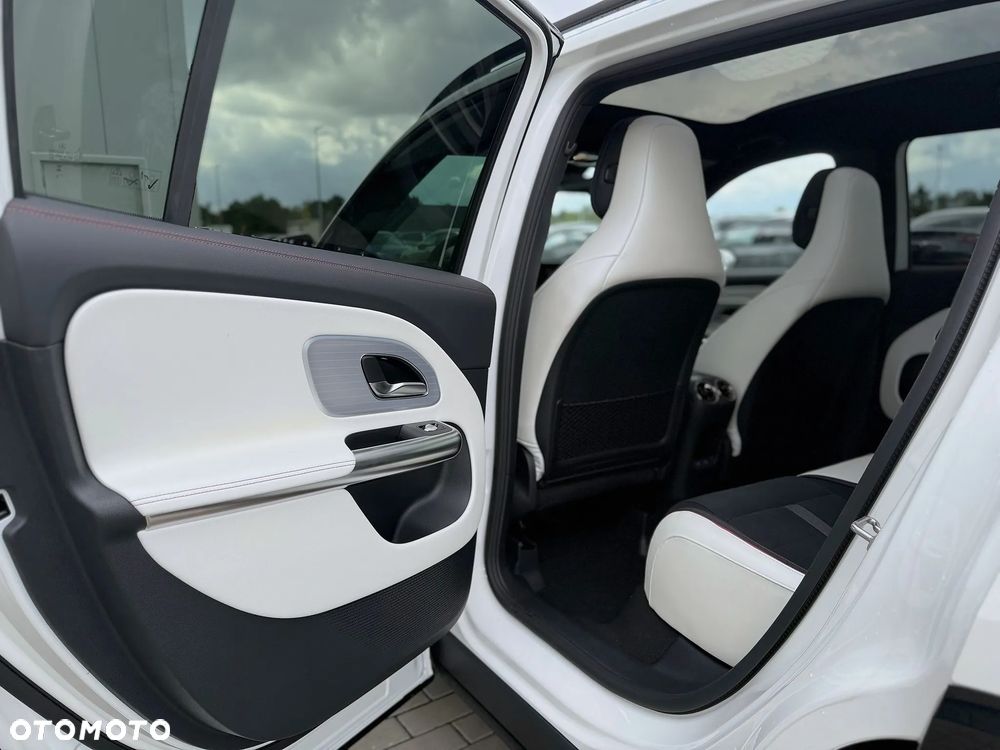 Mercedes-Benz GLB - 27