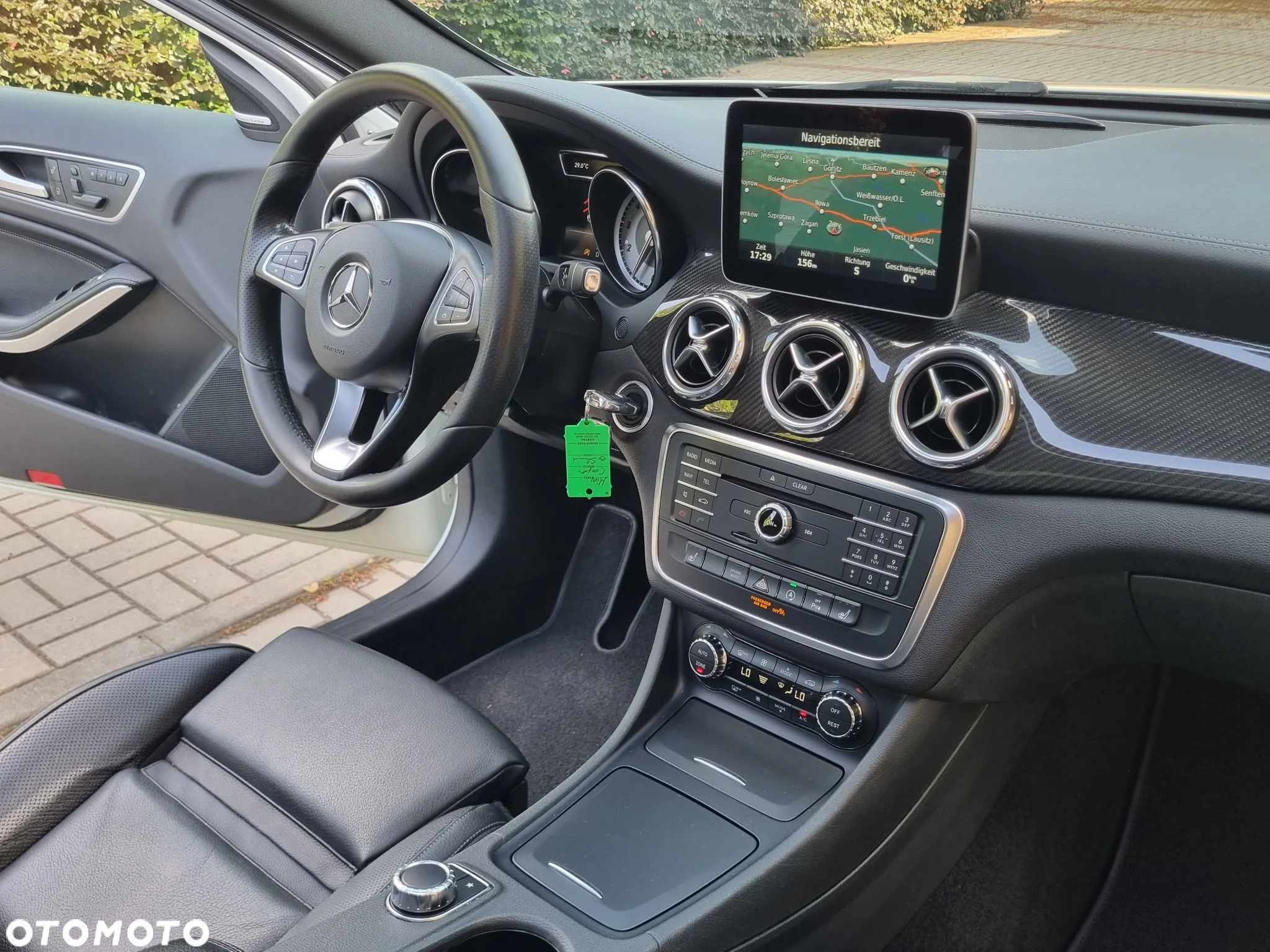 Mercedes-Benz GLA 250 7G-DCT Urban - 21