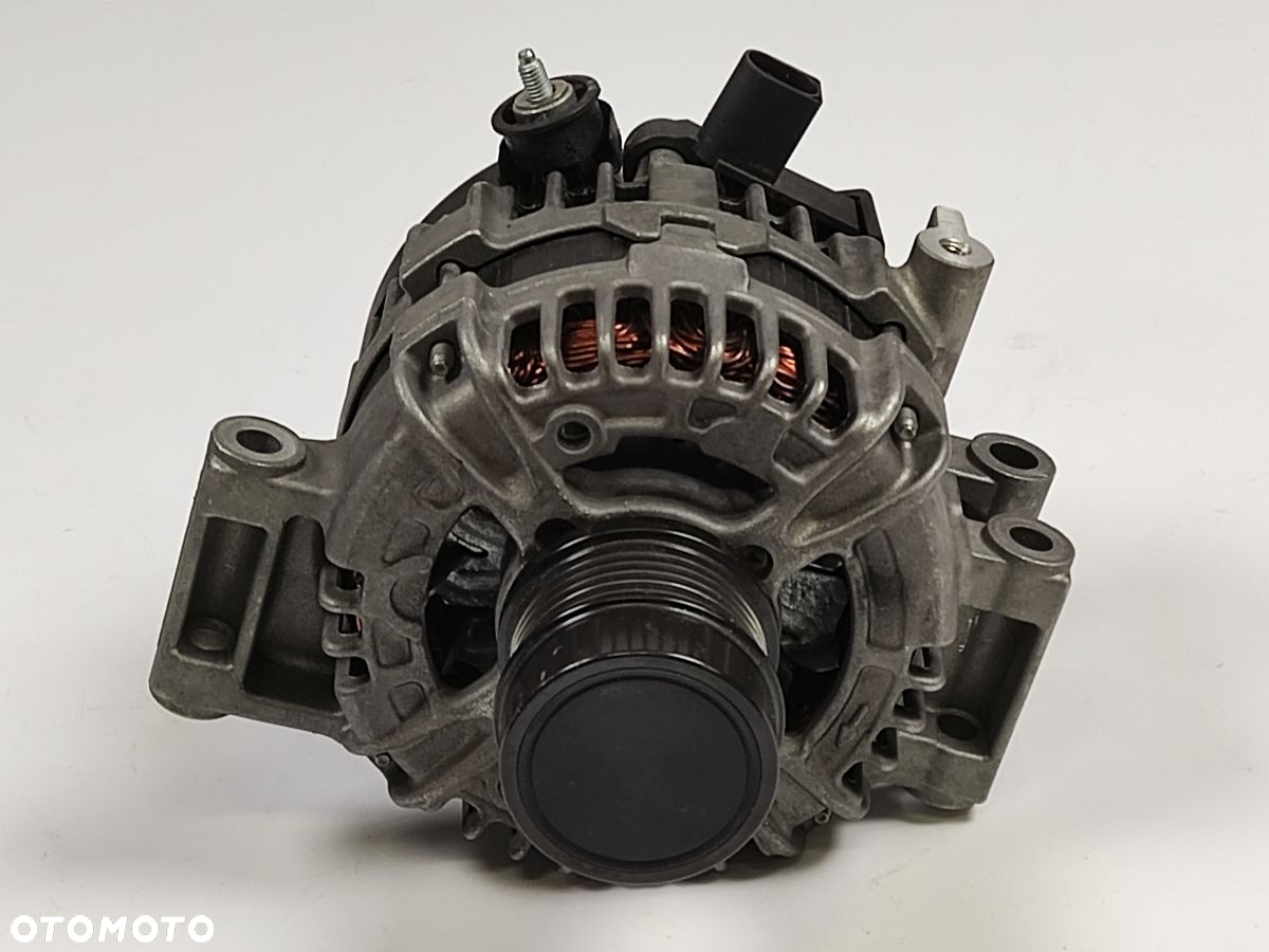 TOYOTA YARIS 1.5i od 2019r Alternator - 2