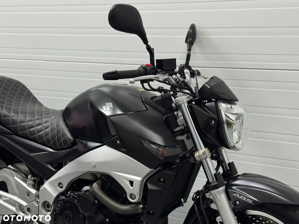 Suzuki GSR - 9