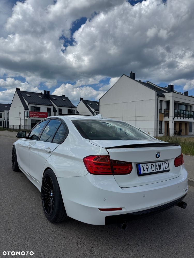 BMW Seria 3 320d DPF Edition Sport - 16