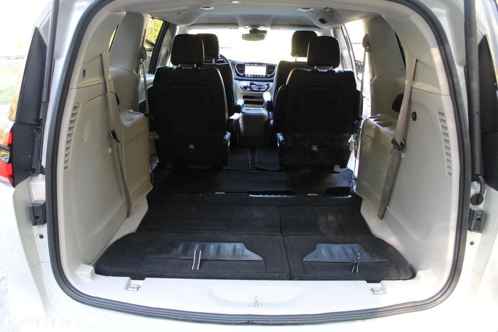 Chrysler Pacifica - 23