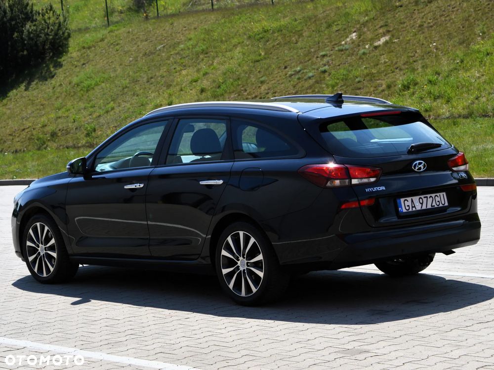 Hyundai i30 blue Kombi 1.6 CRDi YES Gold - 4