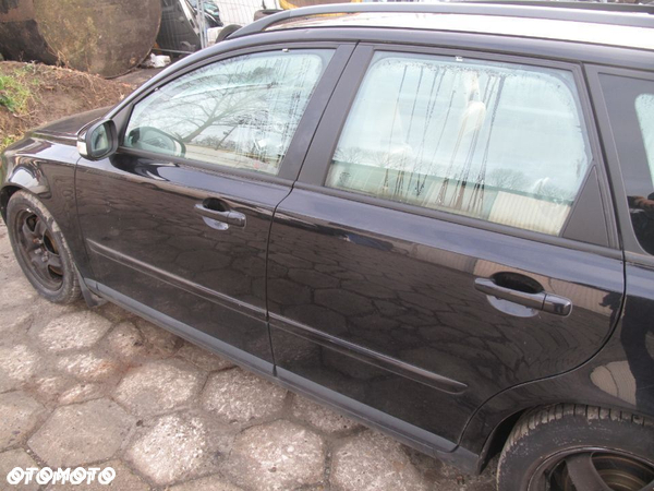 Volvo V50 D5 kombi drzwi lewe tył kompletne kolor 452 46 z 2009 roku