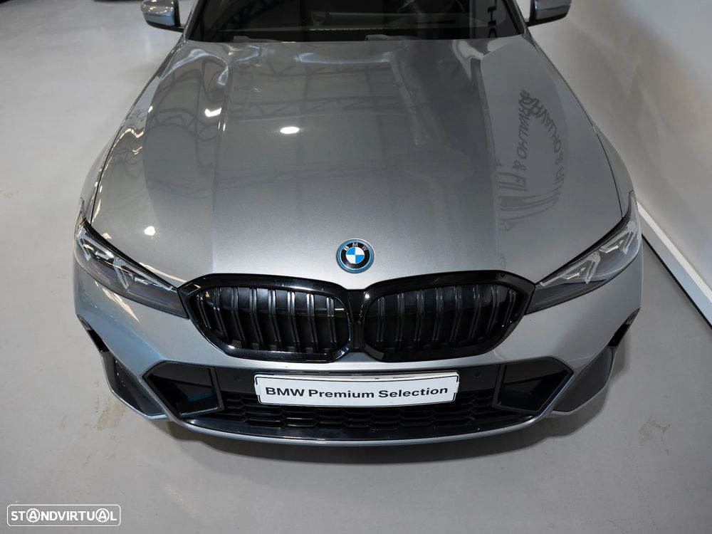 BMW 330 e Pack Desportivo M Pro Auto - 27