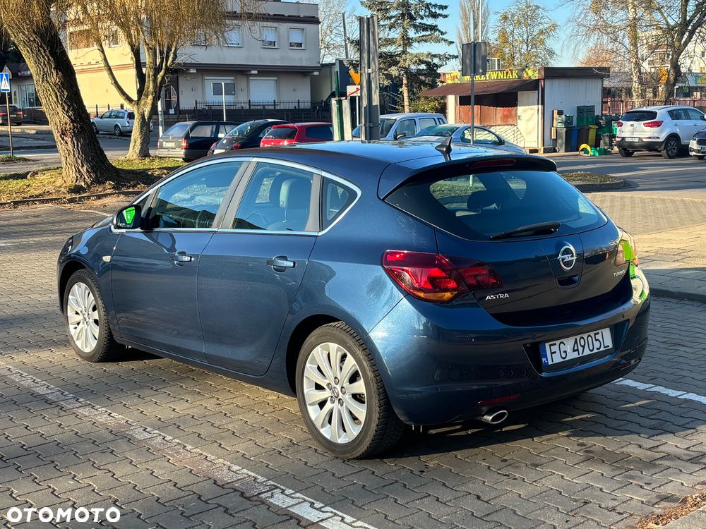 Opel Astra 1.4 Turbo Cosmo - 4