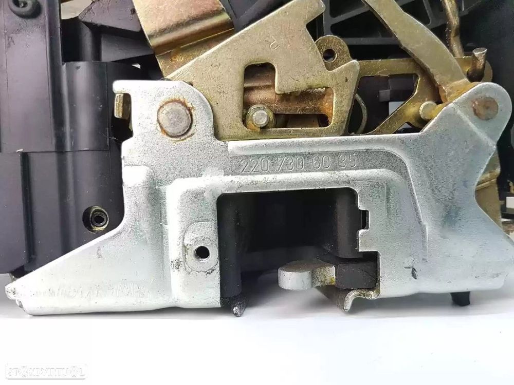 FECHADURA PORTA TRASEIRA DIREITA MERCEDES-BENZ CLASSE S 2001 -2207306035 - 2