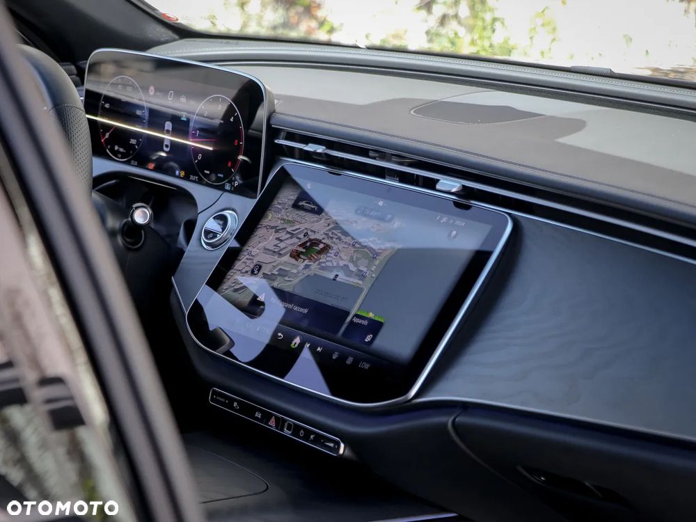 Mercedes-Benz Klasa E 220 d mHEV AMG 9G-Tronic - 32