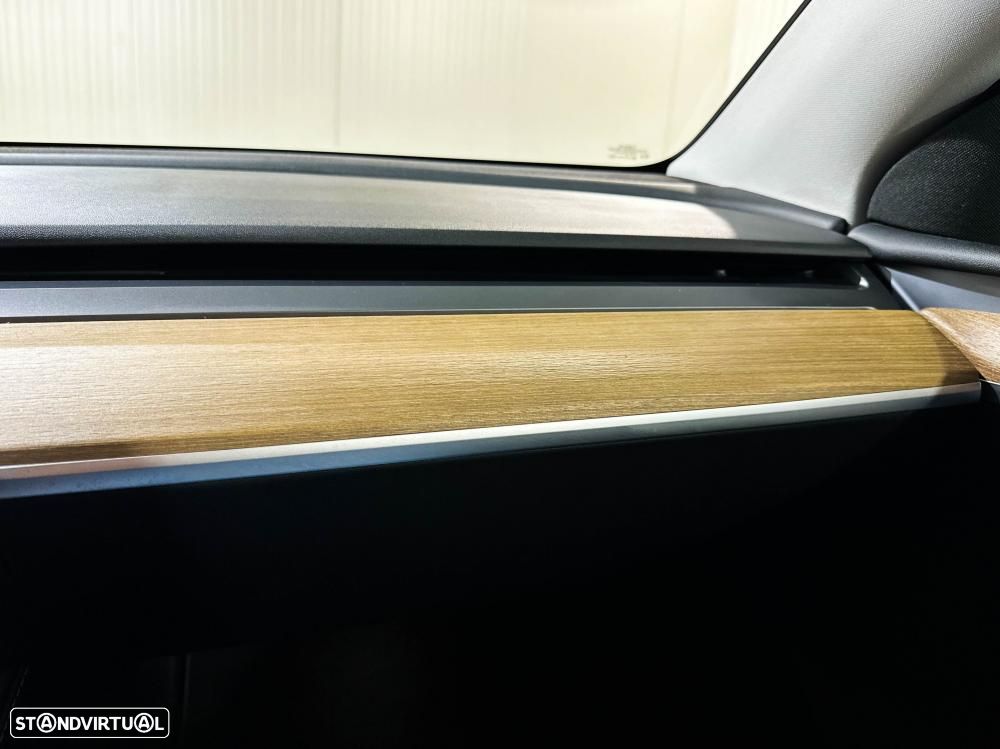 Tesla Model Y Long Range Dual Motor AWD - 31