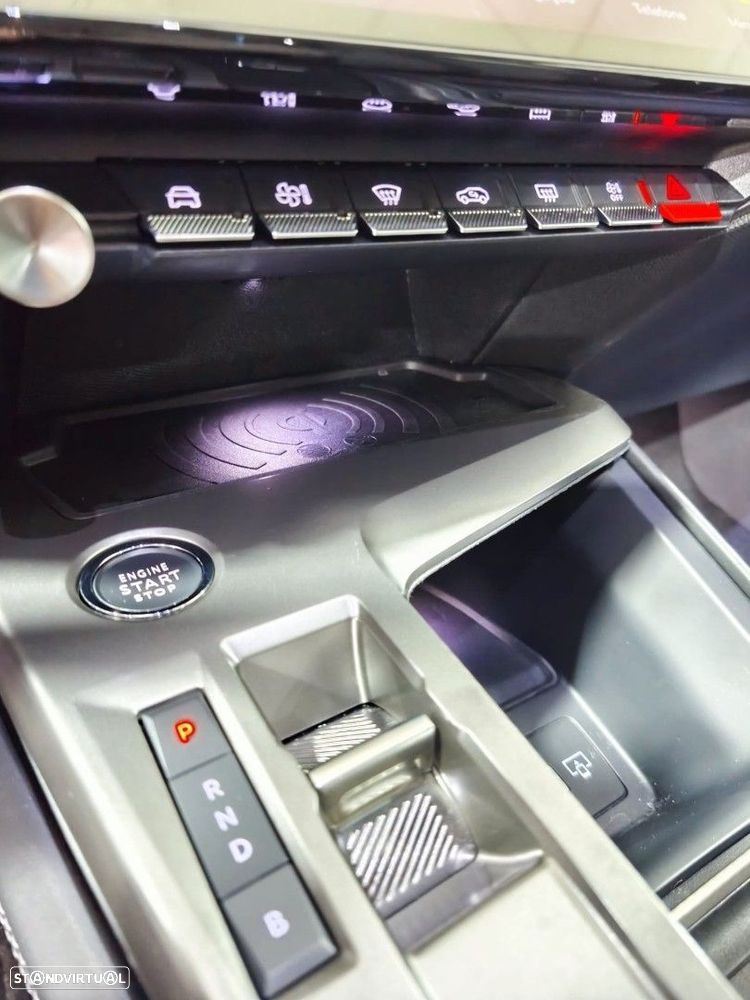 Peugeot 408 Plug-In Hybrid 180 e-EAT8 Allure - 25