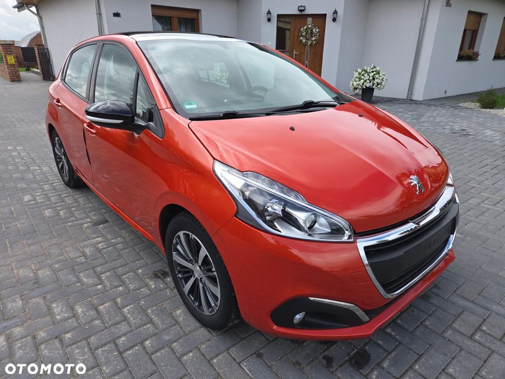 Peugeot 208 - 1