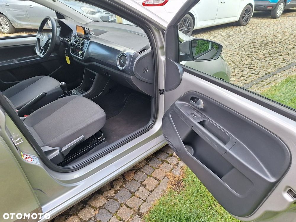Volkswagen up! (BlueMotion Technology) move - 16