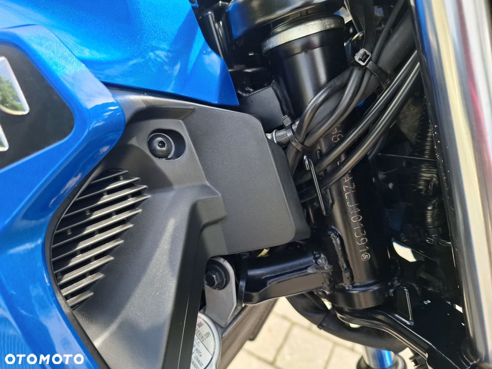 Suzuki GSX - 26