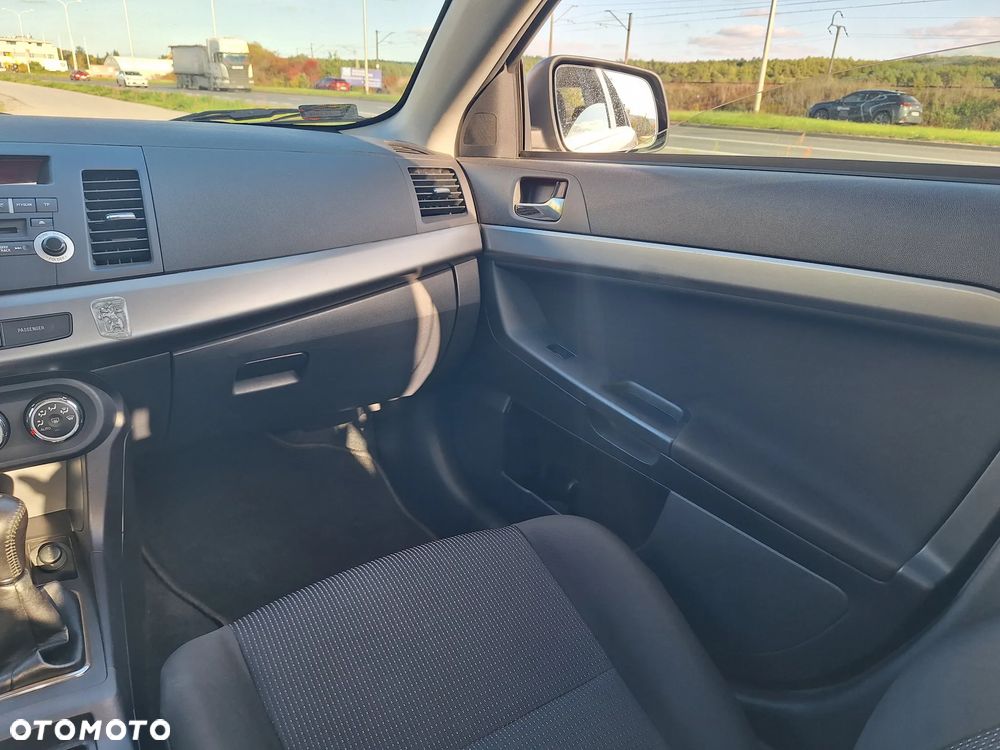 Mitsubishi Lancer 1.5 Invite - 24