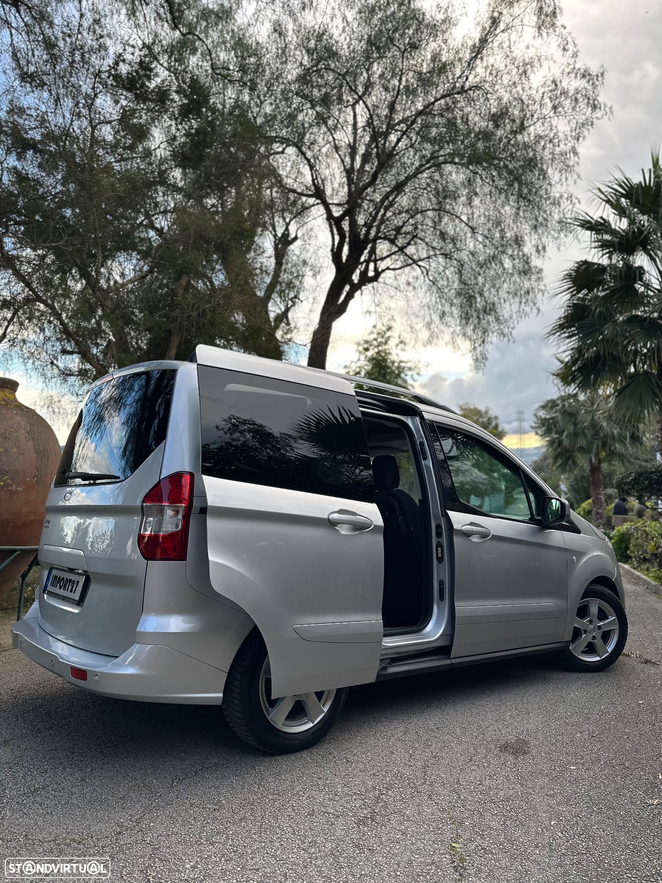 Ford Tourneo Courier 1.5 TDCi Titanium - 4