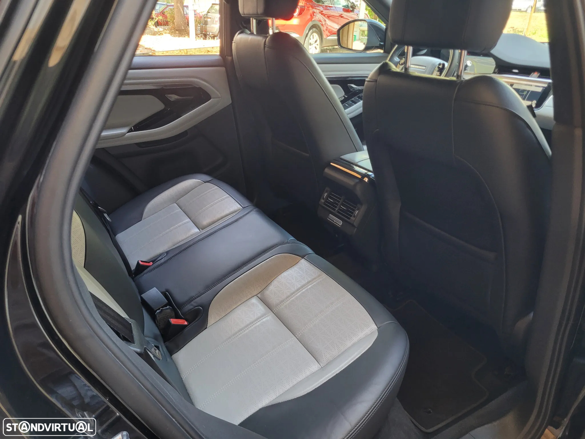 Land Rover Range Rover Evoque 2.0 D150 AWD R-Dynamic S Auto - 36