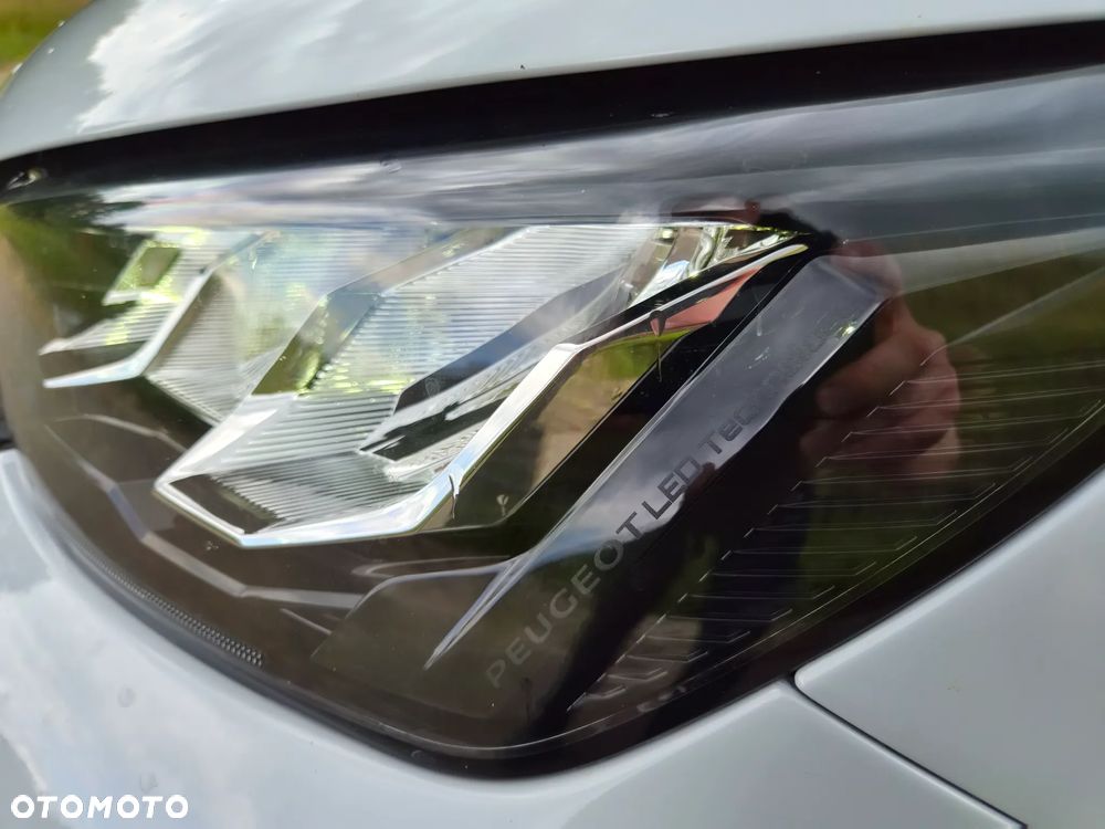 Peugeot 2008 1.2 PureTech Allure Pack S&S EAT8 - 28