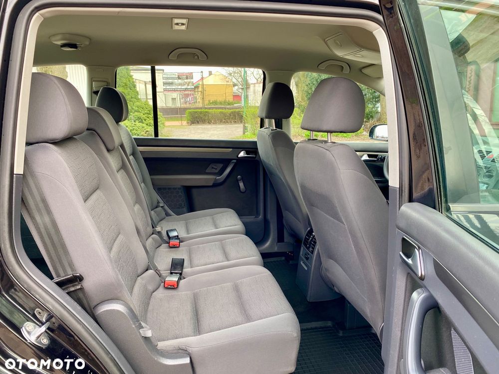 Volkswagen Touran - 17