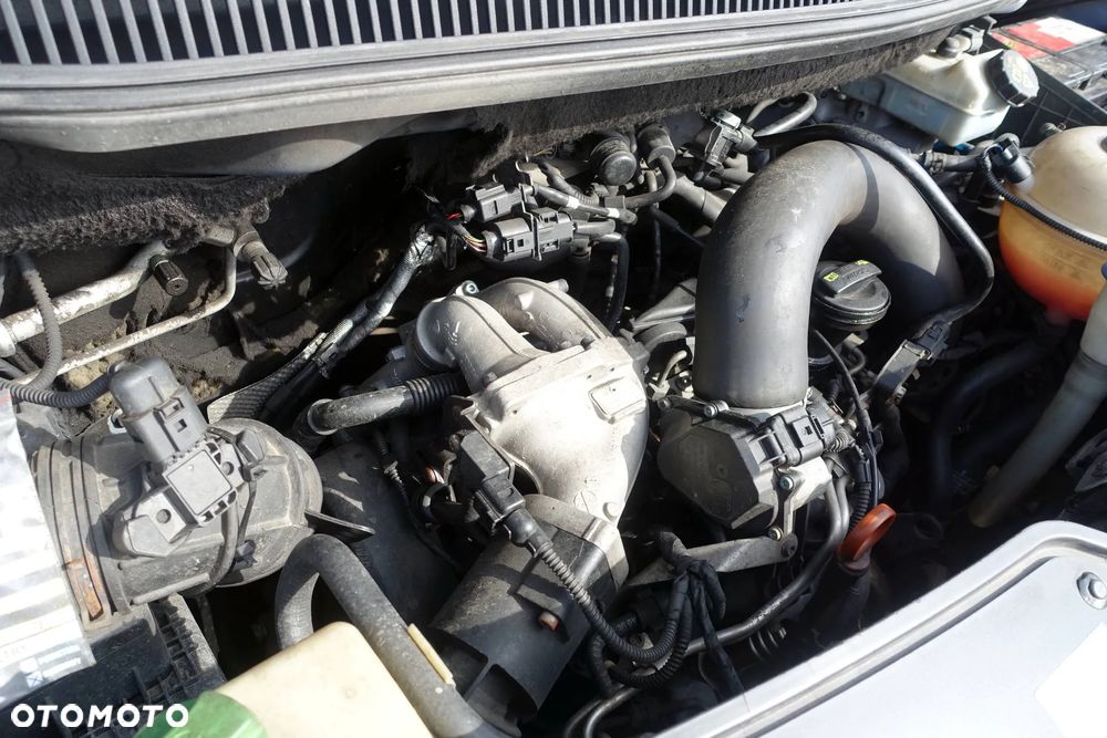 Volkswagen Caravelle - 28