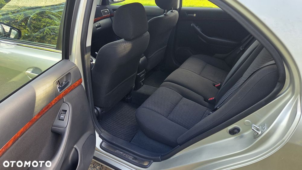 Toyota Avensis 2.0 VVT-i Automatik Sol - 25