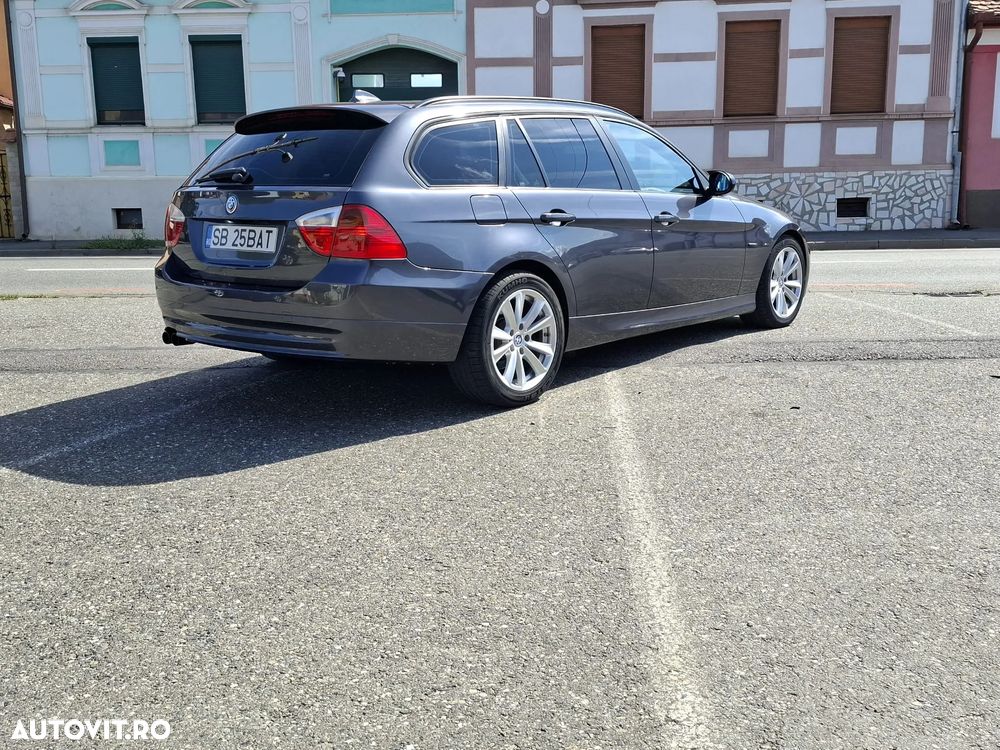 BMW Seria 3 318d DPF Touring - 11