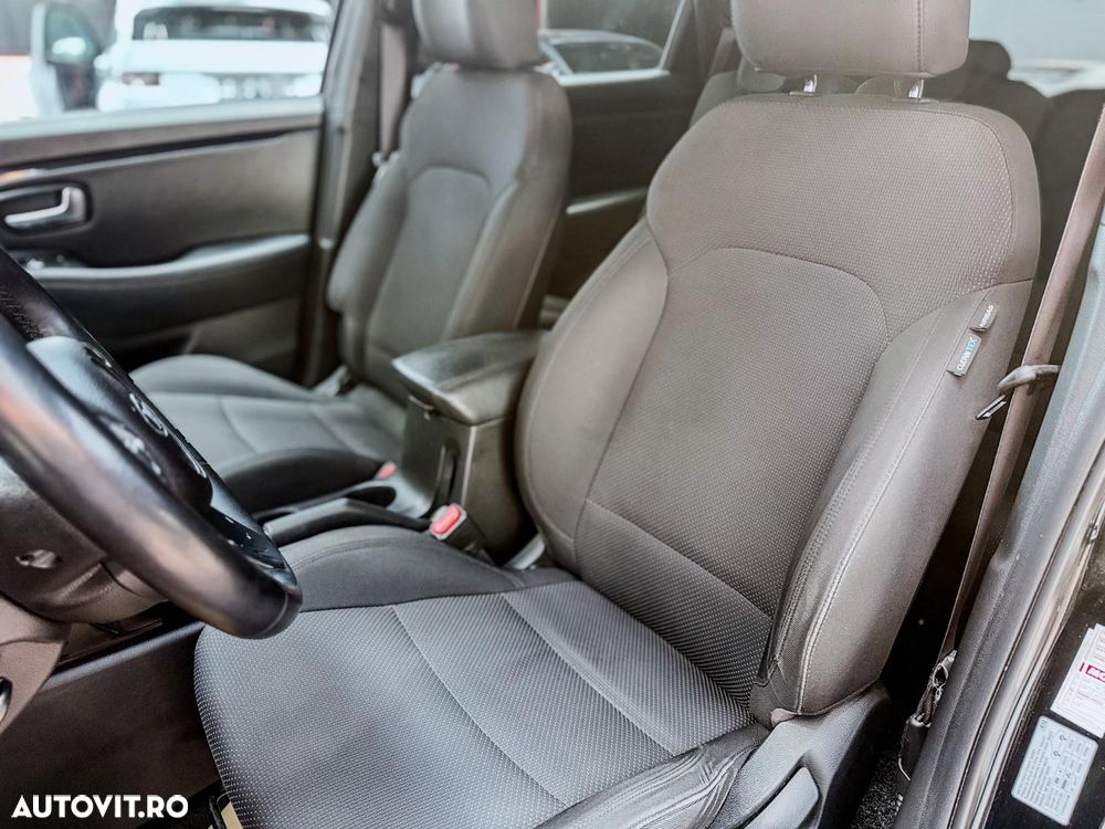 Kia Carens - 23