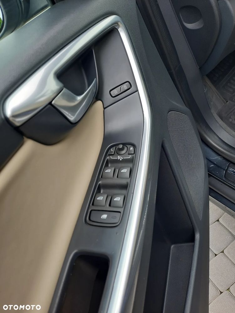 Volvo XC 60 D4 AWD Momentum - 20