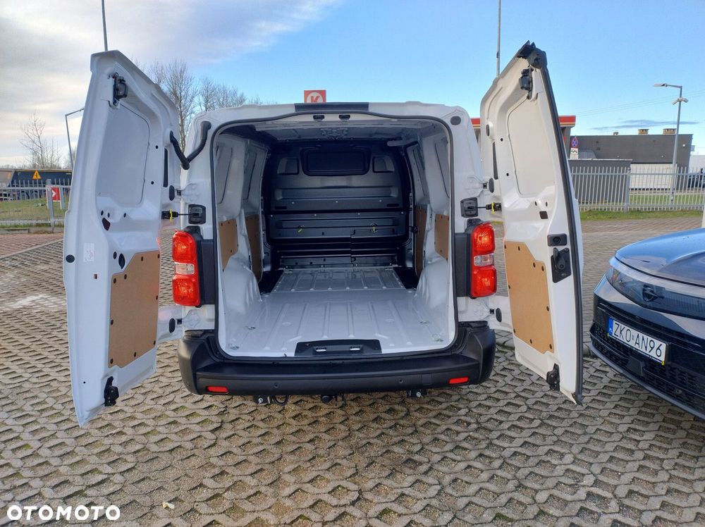 Opel Vivaro Vivaro Furgon XL Diesel 2.2 150 KM Automat - 8
