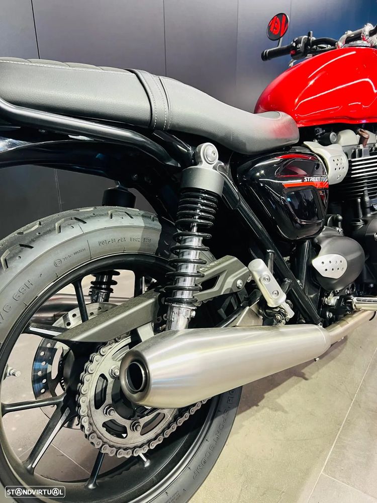 Triumph Street Twin 900 - 4