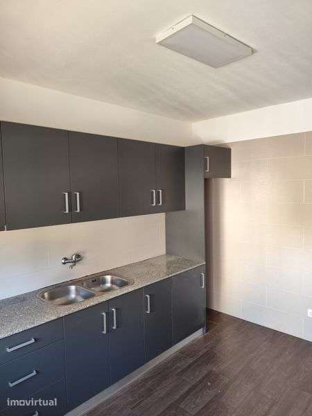 Alugo apartamento T2 - Grande imagem: 3/9