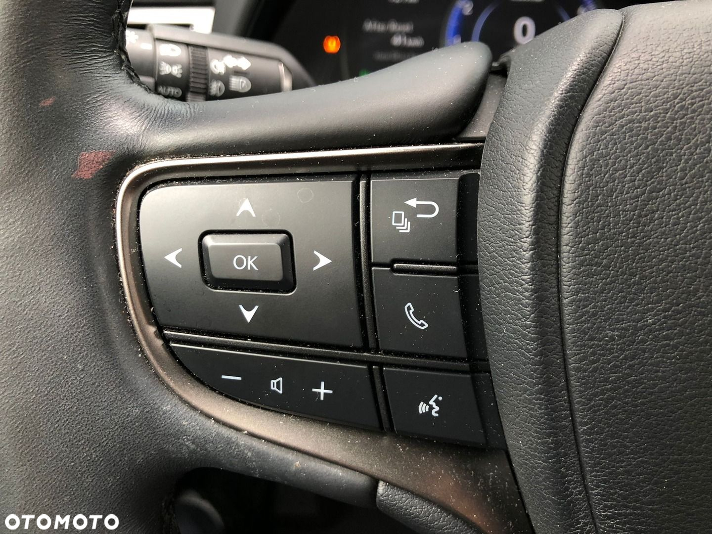Lexus UX - 28