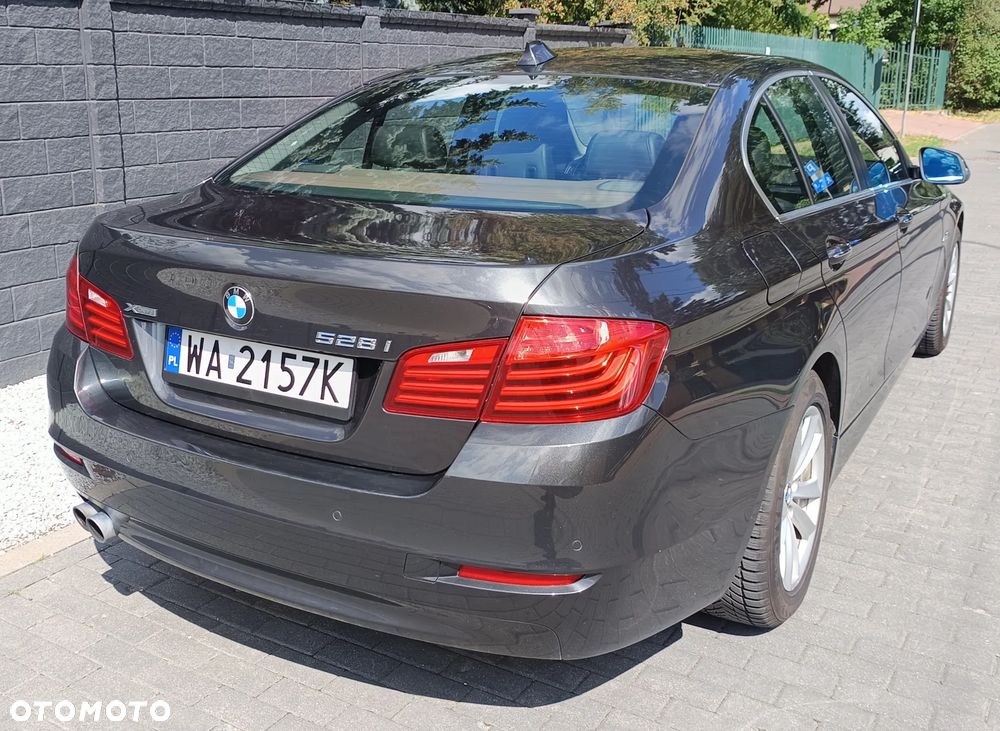 BMW Seria 5 528i xDrive - 6
