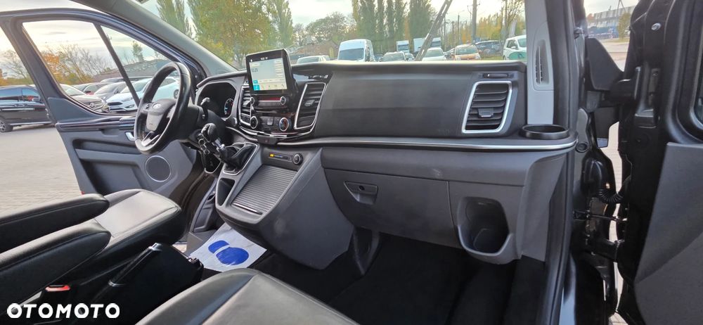 Ford Tourneo Custom - 40