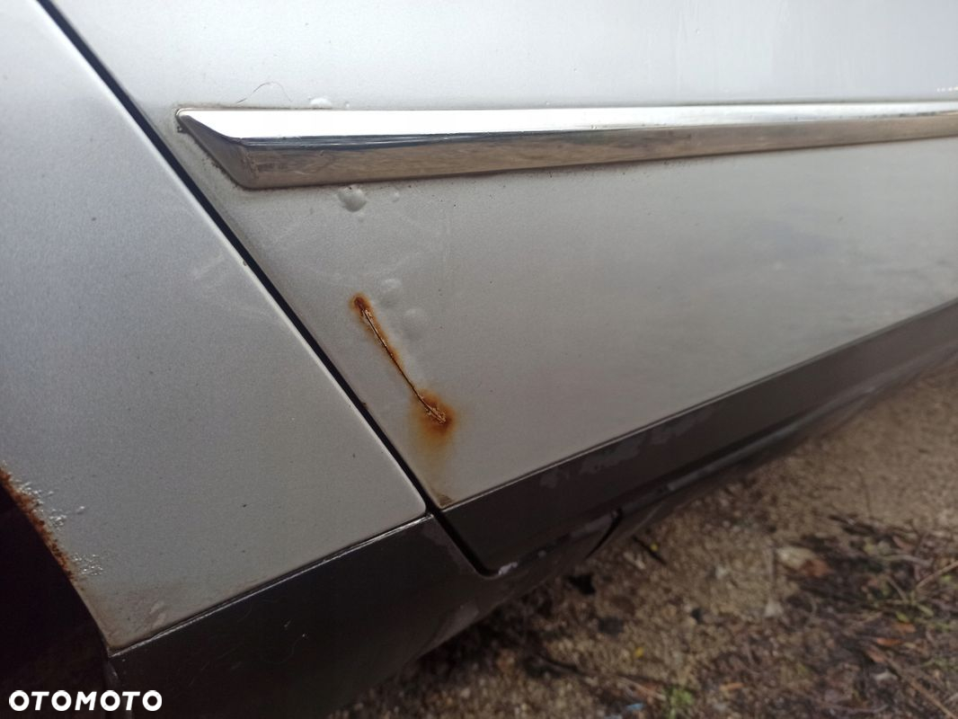 Drzwi prawy tył kompletne VW PASSAT B6 KOMBI LA7W - 9