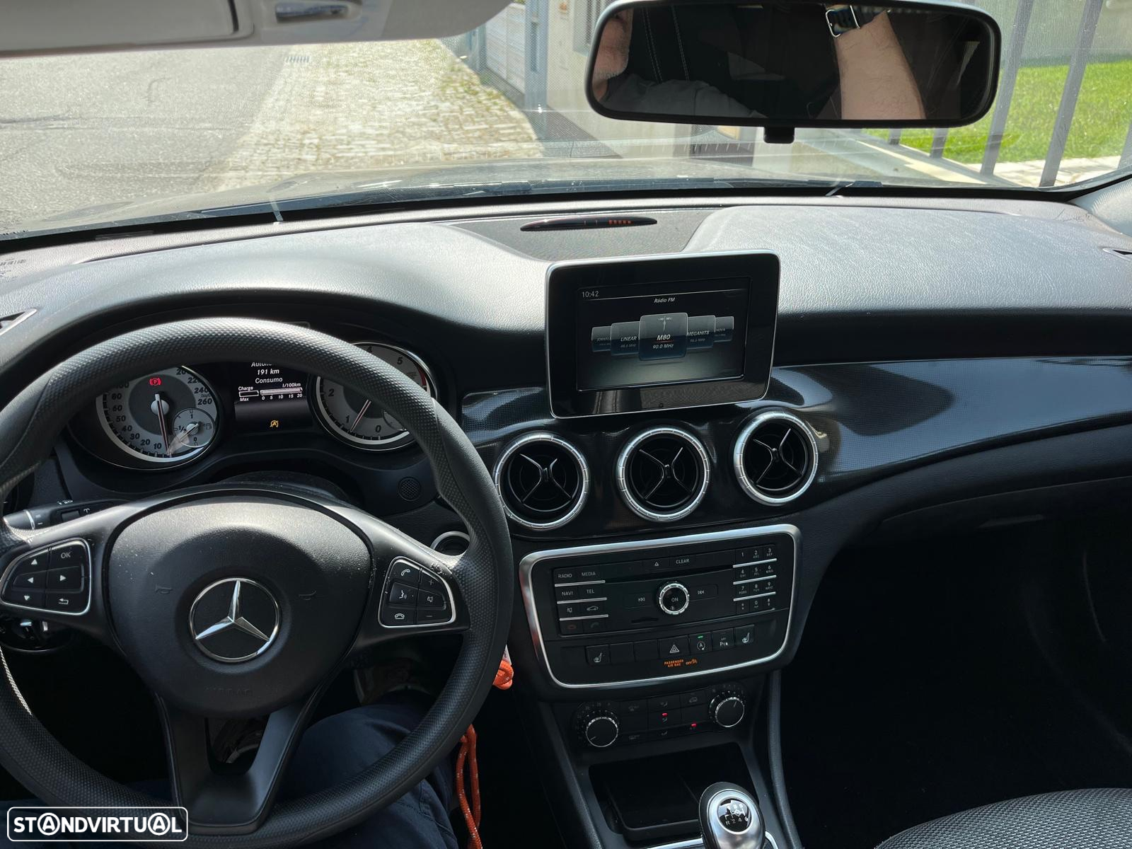 Mercedes-Benz CLA 200 Shooting Brake d Peak Edition - 17