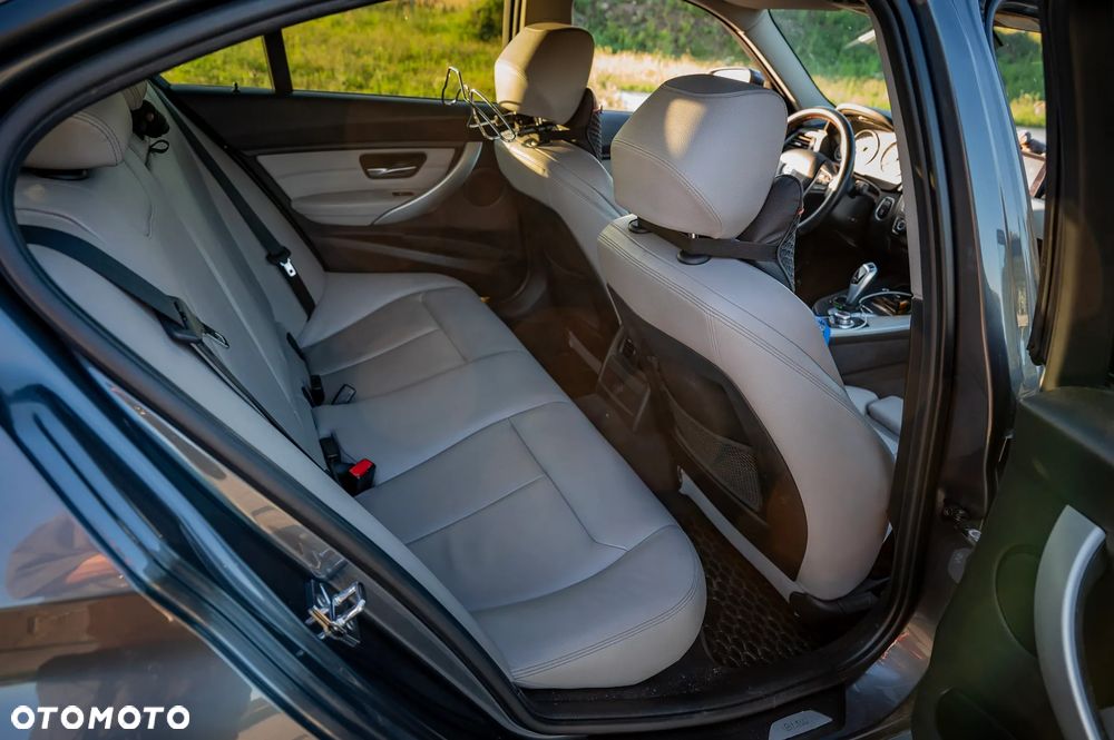 BMW Seria 3 328i - 15